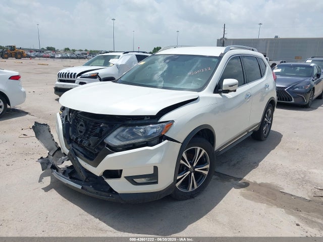 Nissan 2017 2017 JN8AT2MT5HW388030 Image 2