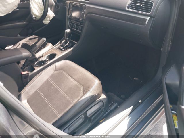 2018 VOLKSWAGEN PASSAT 1VWBA7A38JC020260 Photo 4