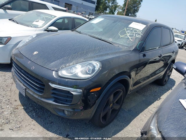Porsche 2016 2016 WP1AA2A24GKA14137 Image 2
