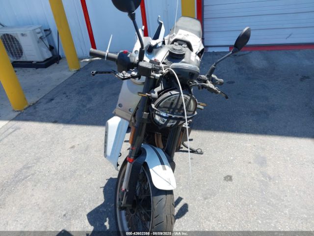 2023 HUSQVARNA VITPILEN 401/SVARTPILEN 401 MD2JUJ403PC223015 Photo 4