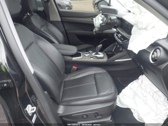 2021 ALFA ROMEO STELVIO ZASPAKBN1M7D16849 Photo 4