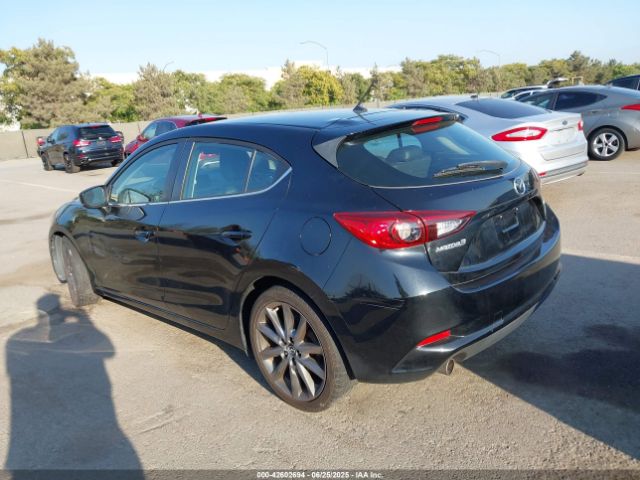 2018 MAZDA MAZDA3 3MZBN1L39JM225650 Photo 2
