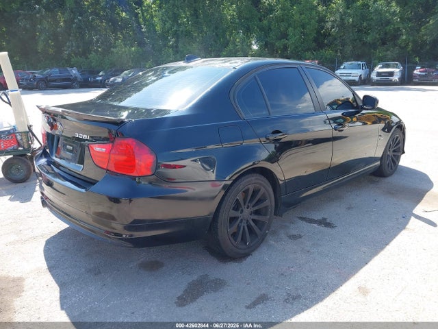 2011 BMW 328I WBAPK7G5XBNN77771 Photo 3