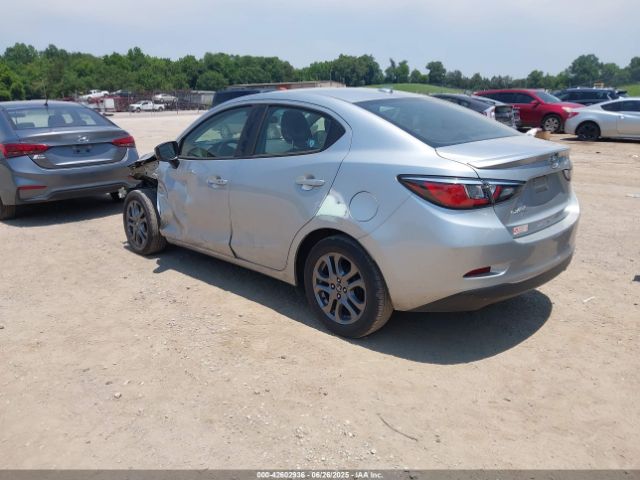 2019 TOYOTA YARIS 3MYDLBYV1KY523204 Photo 2