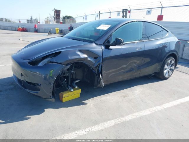 2024 TESLA MODEL Y 7SAYGDED2RF097320 Photo 1