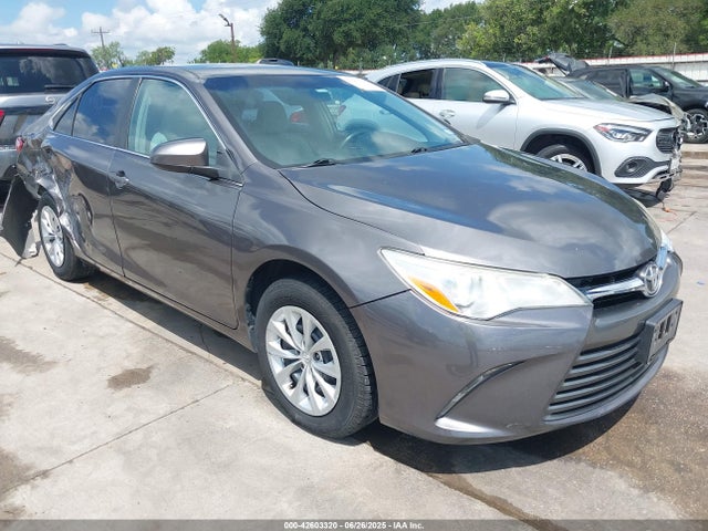 42603320 :رقم المزاد ، 4T1BF1FK6HU770399 vin ، 2017 Toyota Camry Le مزاد بيع