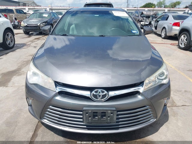 42603320 :رقم المزاد ، 4T1BF1FK6HU770399 vin ، 2017 Toyota Camry Le مزاد بيع