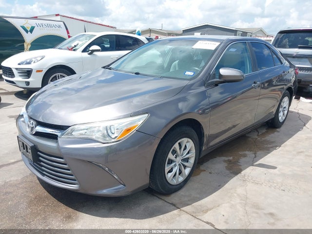 42603320 :رقم المزاد ، 4T1BF1FK6HU770399 vin ، 2017 Toyota Camry Le مزاد بيع
