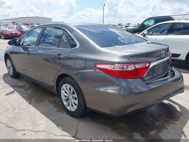 42603320 :رقم المزاد ، 4T1BF1FK6HU770399 vin ، 2017 Toyota Camry Le مزاد بيع