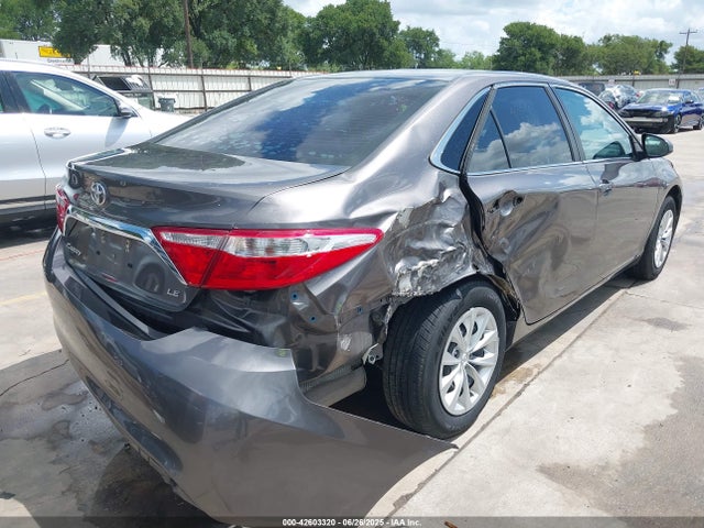 42603320 :رقم المزاد ، 4T1BF1FK6HU770399 vin ، 2017 Toyota Camry Le مزاد بيع