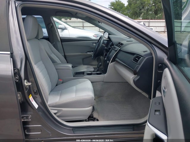 42603320 :رقم المزاد ، 4T1BF1FK6HU770399 vin ، 2017 Toyota Camry Le مزاد بيع