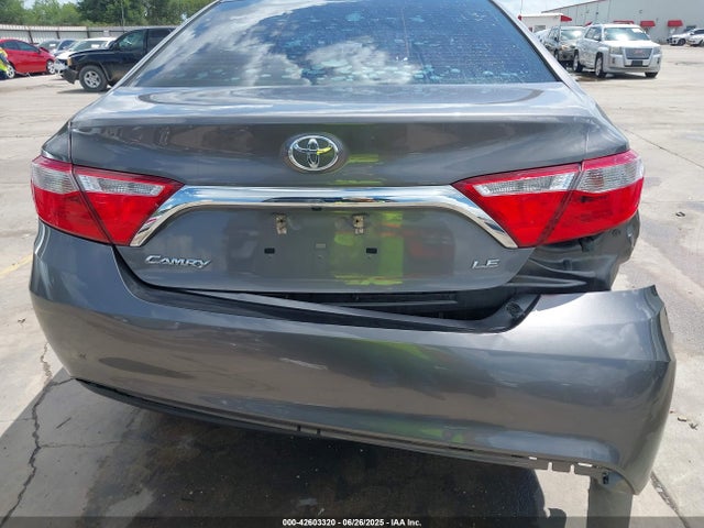 42603320 :رقم المزاد ، 4T1BF1FK6HU770399 vin ، 2017 Toyota Camry Le مزاد بيع