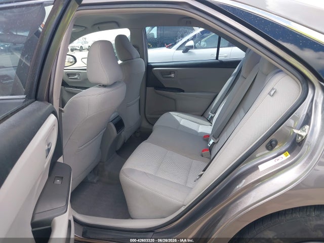 42603320 :رقم المزاد ، 4T1BF1FK6HU770399 vin ، 2017 Toyota Camry Le مزاد بيع