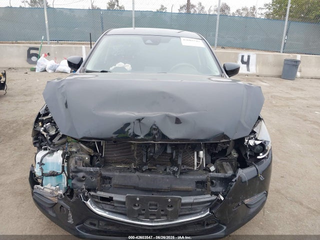 3MZBN1U70JM215090 Mazda pe