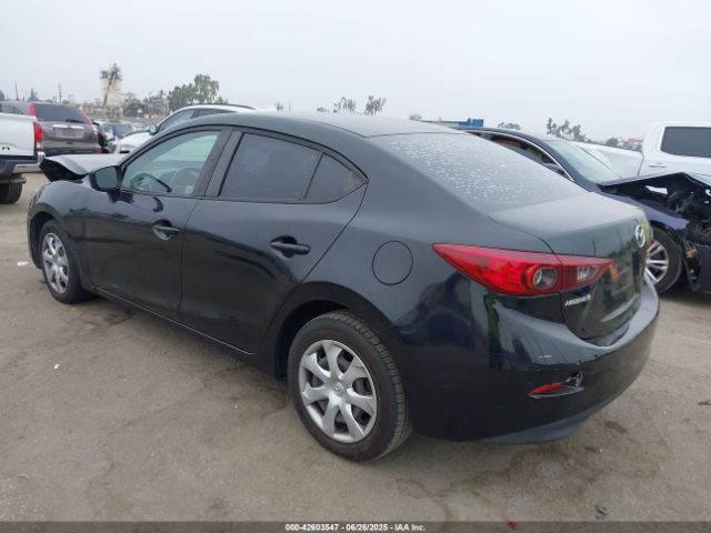 2018 MAZDA MAZDA3 3MZBN1U70JM215090 Photo 2