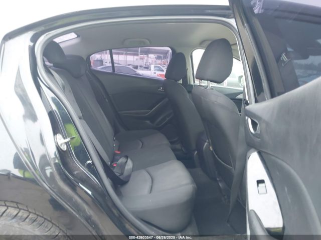 2018 MAZDA MAZDA3 3MZBN1U70JM215090 Photo 7