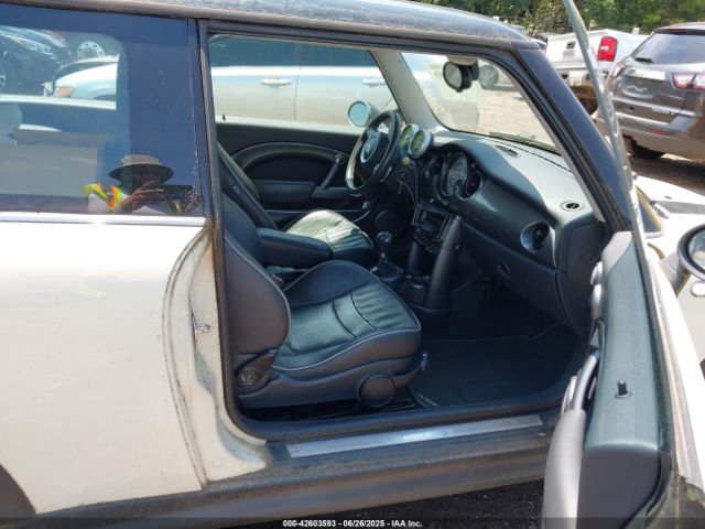 2006 MINI COOPER S WMWRE33516TJ37115 Photo 4