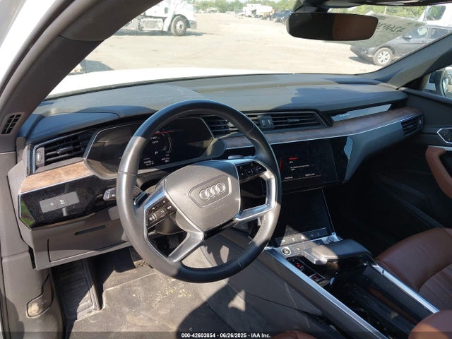 WA1AAAGE3MB009241 Audi E-Tron