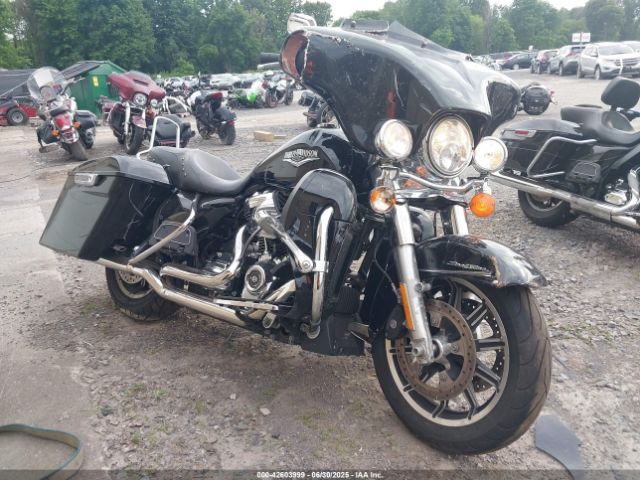 2018 HARLEY-DAVIDSON FLHR 1HD1FBC18JB639816