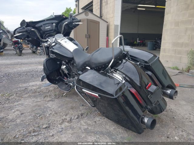 2018 HARLEY-DAVIDSON FLHR 1HD1FBC18JB639816 Photo 2