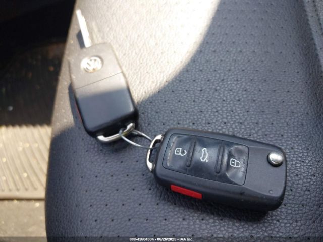3VWD17AJ5EM393249 Volkswagen Jetta