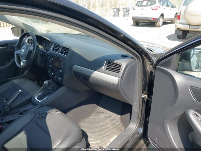 3VWD17AJ5EM393249 Volkswagen Jetta