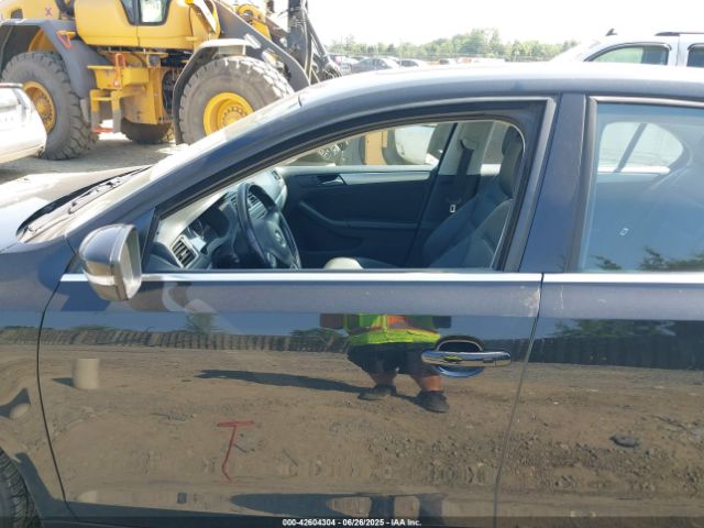 3VWD17AJ5EM393249 Volkswagen Jetta