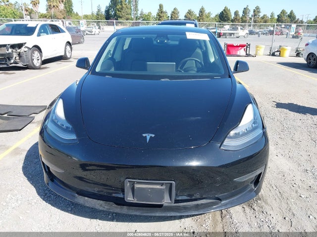 5YJ3E1EA0MF861210 Tesla 2021
