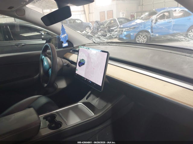 2021 TESLA MODEL Y 5YJYGDEE6MF233835 Photo 4