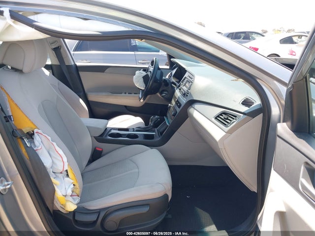 5NPE24AF8HH443828 Hyundai 2017