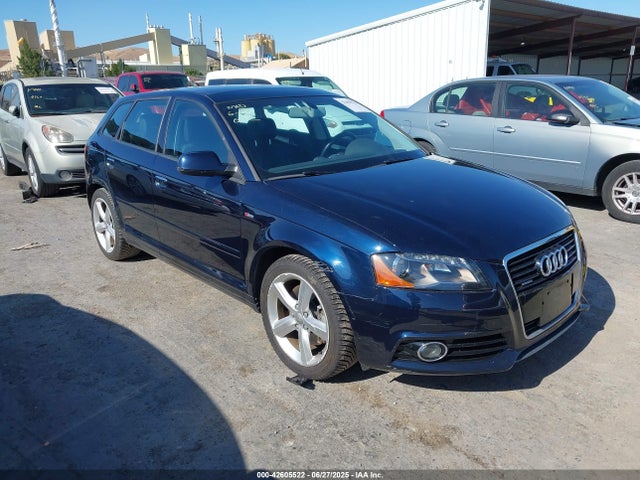 2013 AUDI A3 WAUMFAFM1DA027768 Photo 0