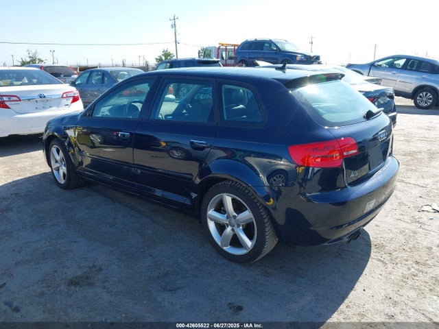 2013 AUDI A3 WAUMFAFM1DA027768 Photo 2