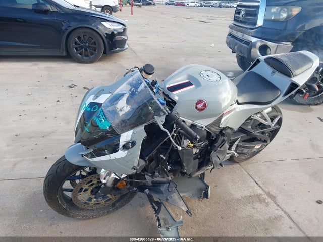 JH2PC4087SK900072 Honda Pc40e-2400001