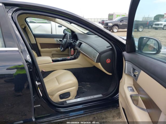 2013 JAGUAR XF SAJWA0ES9DPS98645 Photo 4