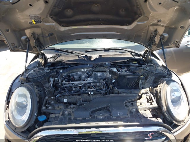 2017 MINI CLUBMAN WMWLU5C5XH2C45989 Photo 9