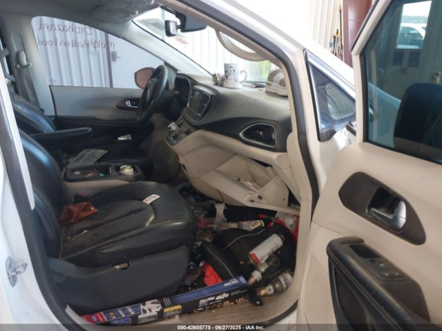 2020 CHRYSLER VOYAGER 2C4RC1DG9LR163834 Photo 4