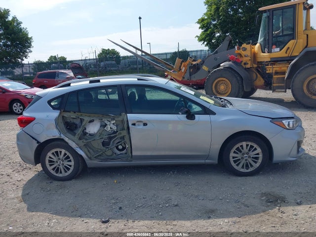 Subaru na 2017 4S3GTAB6XH3741814 Image 14