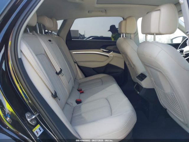 2024 AUDI Q8 E-TRON WA14AAGE1RB036748 Photo 7