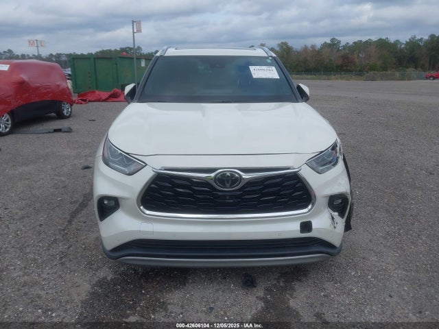 Aukcja sprzedaży 2021 Toyota Highlander Platinum, vin: 5TDFZRAHXMS038802, numer aukcji: 42606104