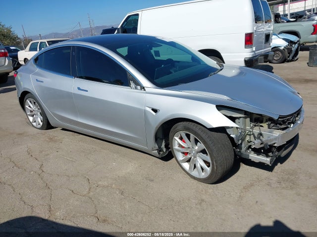 2018 TESLA MODEL 3 5YJ3E1EB4JF083384 Photo 0