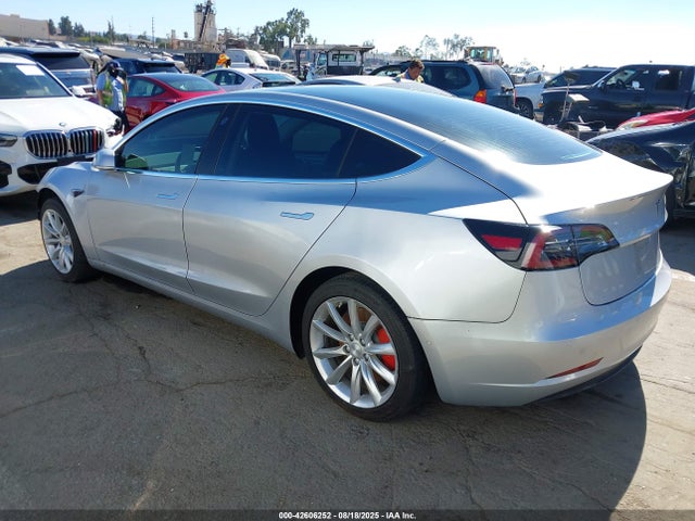 2018 TESLA MODEL 3 5YJ3E1EB4JF083384 Photo 2