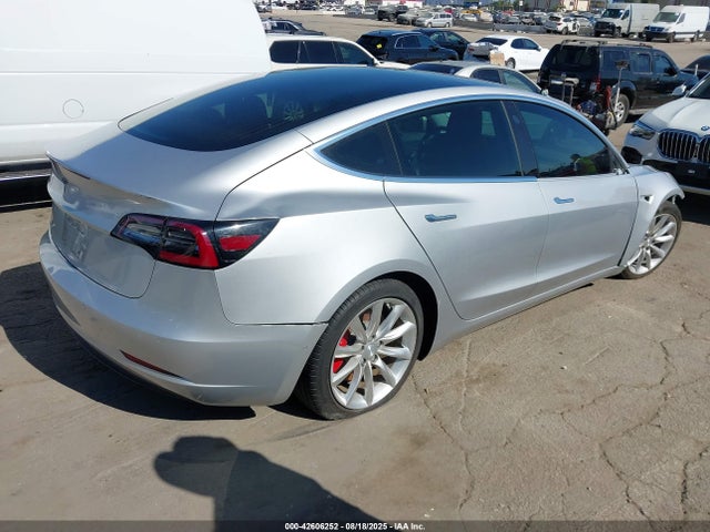 2018 TESLA MODEL 3 5YJ3E1EB4JF083384 Photo 3