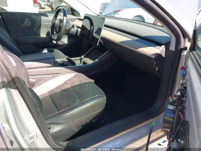 2018 TESLA MODEL 3 5YJ3E1EB4JF083384 Photo 4