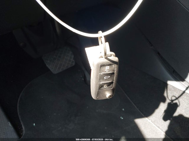 WVGAV7AX1FW506934 Volkswagen 2015