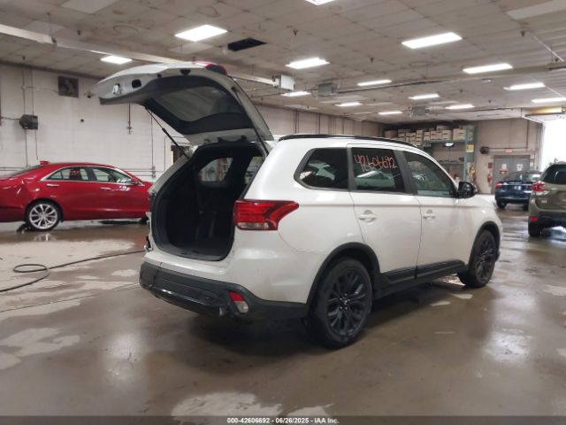 2018 MITSUBISHI OUTLANDER JA4AZ3A31JZ033066 Photo 3