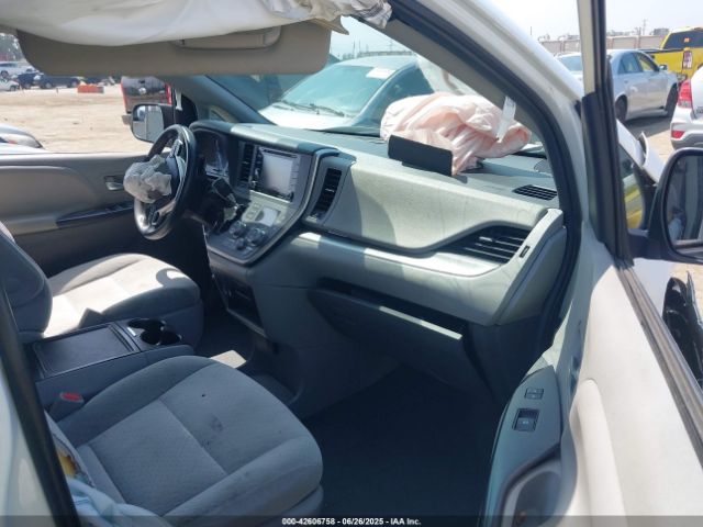 2020 TOYOTA SIENNA 5TDKZ3DC7LS050500 Photo 4