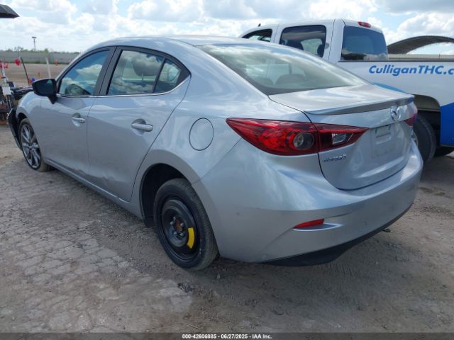 2018 MAZDA MAZDA3 3MZBN1V37JM177580 Photo 2
