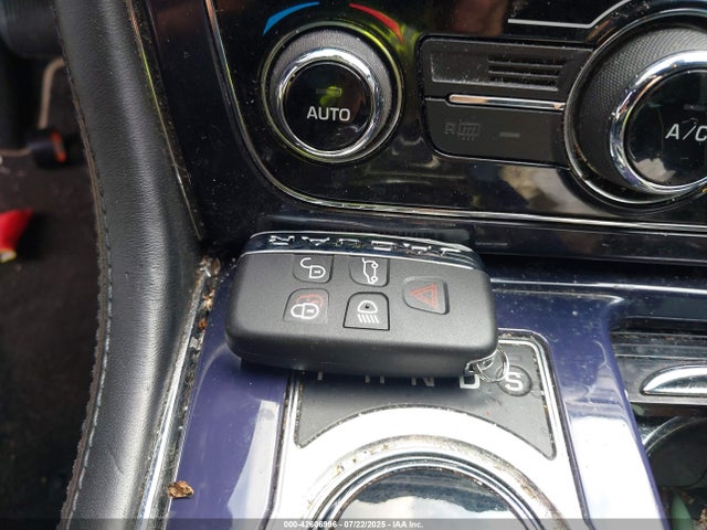 2011 JAGUAR XJ SAJWA1CB2BLV09763 Photo 10