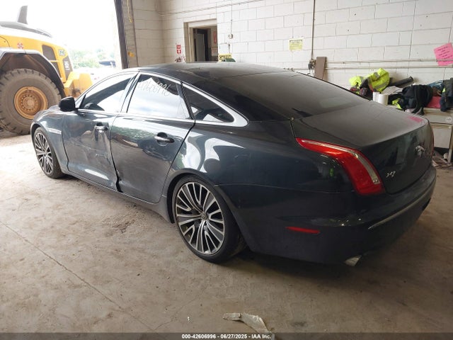 2011 JAGUAR XJ SAJWA1CB2BLV09763 Photo 2