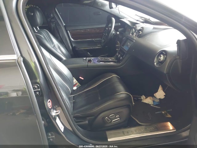 2011 JAGUAR XJ SAJWA1CB2BLV09763 Photo 4